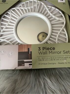 New 3 piece Wall mirror set - white NIB
Brand new.